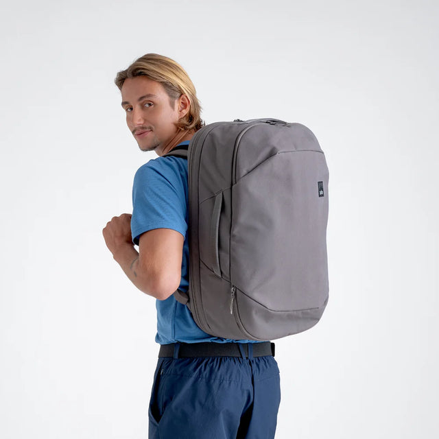 Monda 40l Carry On Backpack, boja Black